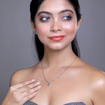 Load image into Gallery viewer, Dazzling Heart Grid Pendent Set
