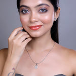 Load image into Gallery viewer, Queen of Hearts Pendent Set
